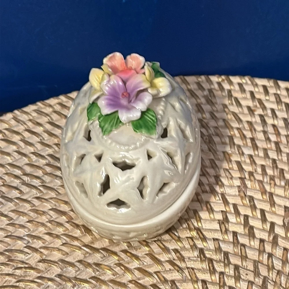 New Iridescent White Porcelain Easter Egg Trinket Box With Flowers & 2 Bunnies
